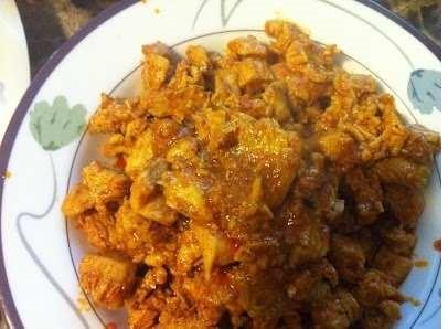13 Shoarma Massala Versnipperd lamsvlees wordt aangebraden en vervolgens gebakken in een pikante massala (curry saus).