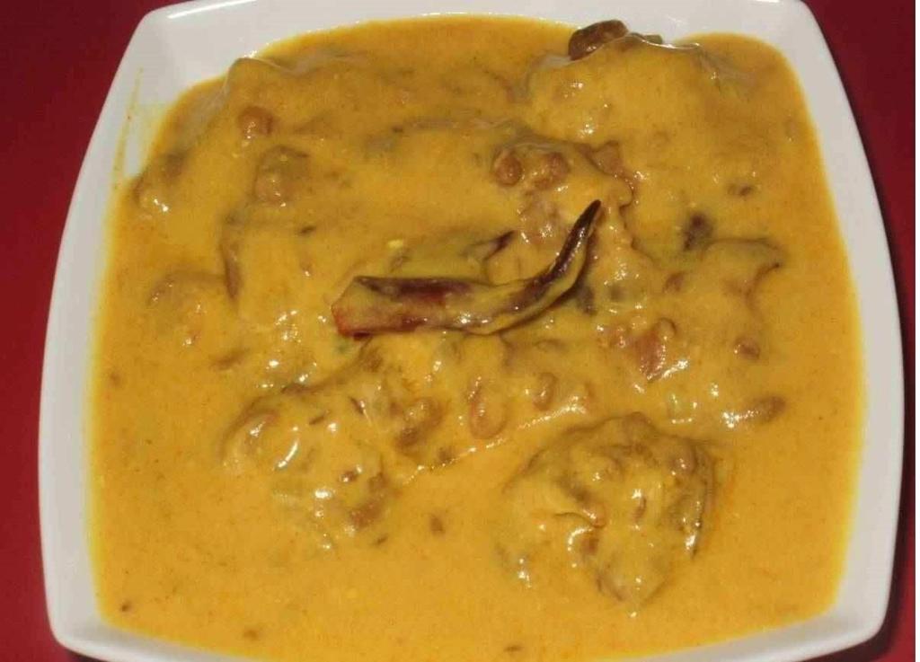 7 Curry pakora Pakora wordt gemaakt van versnipperde groenten gebakken in een dumpling vorm in olie. Stoof ze in massala (curry saus) en je krijgt curry pakora.