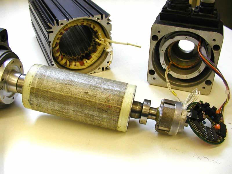 Borstelloze servomotor 1. Rotor met permanente magneten.. Stator met driefasige wikkeling 3.