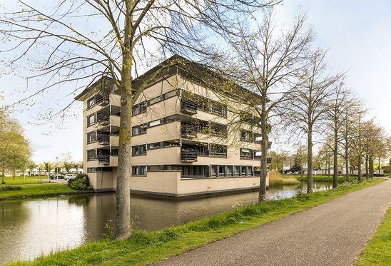 Ruim appartement met zonnige buitenruimte! Bent u op zoek naar een ruim appartement nabij het oude dorp van de Meern? Zoekt u daarbij een mooie buitenruimte op het zuidwesten?