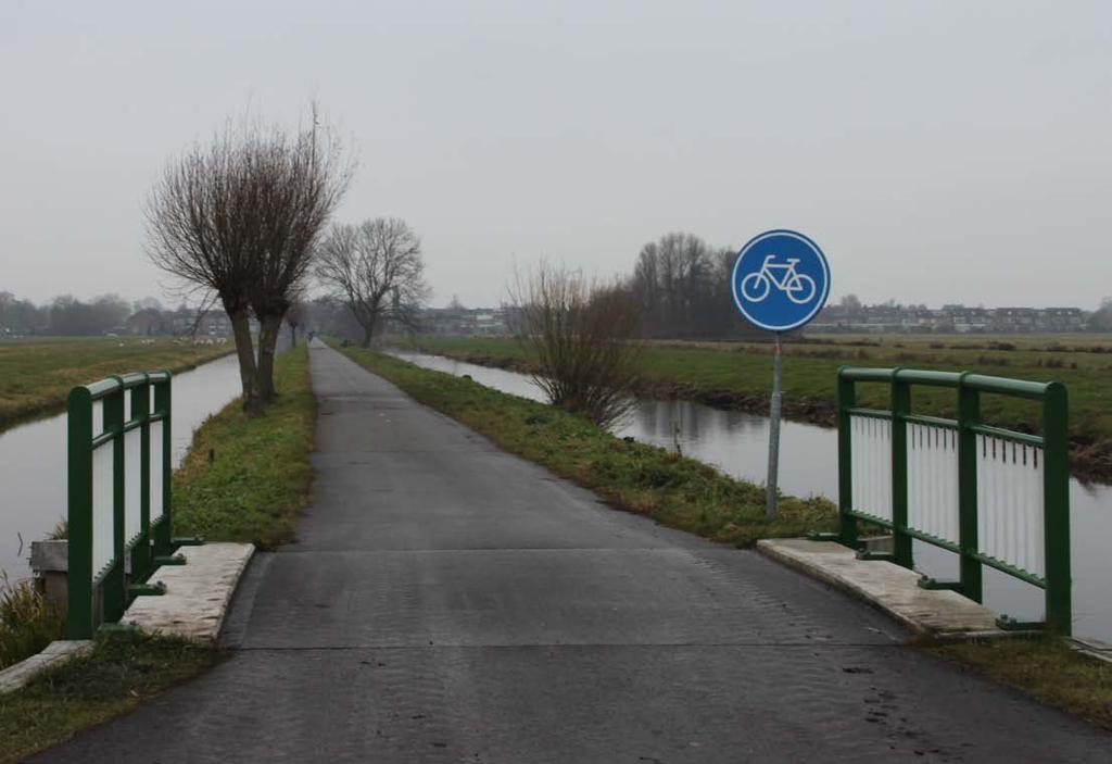 Bij Krimpen aan den IJssel is de open structuur van de blokboezen recreatief ingericht met wandel-/fietspad.