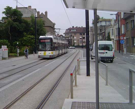 ERVARINGEN IN BELGIË VOORBEELDEN GENT VOSKENSLAAN SYSTEEM 1 MET DISCRETE BEVESTIGING In 2002 werd in de Voskenslaan in Gent de eerste fase uitgevoerd van een tramlijn tussen het St.