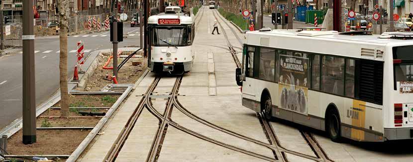 Antwerpen, De Leien - Gecombineerde trambusbaan In tal van grote steden in Europa wordt een politiek gevoerd om het openbaar vervoer te (her)opwaarderen.