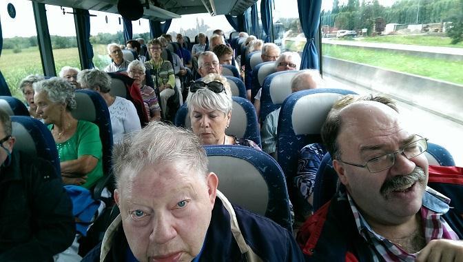 Bijna gelijk na het aan meren stappen we op de bus voor een rondrit door Brussel. We hebben een goede gids in de bus en de chauffeur rijdt door vele kleine en grote straten door Brussel.