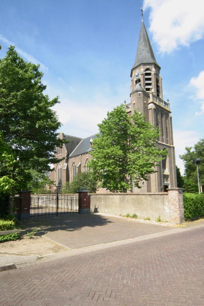 Te koop Voormalige R.K. Heilige Johan de Doperkerk Kerkstraat 24 6655 AL Puiflijk In de plaats Puiflijk bij Druten in het Land van Maas en Waal ligt deze bijzondere kerk.