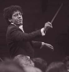 8 Rafael Payare, dirigent De jonge Venezolaanse dirigent Rafael Payare (*1980) maakte in seizoen 2014-2015 zijn bejubelde debuut met de Wiener Philharmoniker en werd uitgenodigd door het London