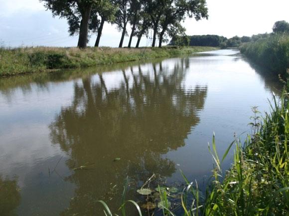 Voor de overige wateren geld dat waar het water breed genoeg was en de aanwezige vegetatie dit toestond er is bemonsterd door een zegensleep uit te voeren.