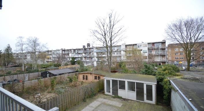 Kenmerken - Ruim en licht appartement in de populaire buurt De Baarsjes ; - Rustige omgeving - Gedeeltelijk gerenoveerd; - Ruim balkon; - Op loopafstand van diverse openbaar vervoermiddelen.