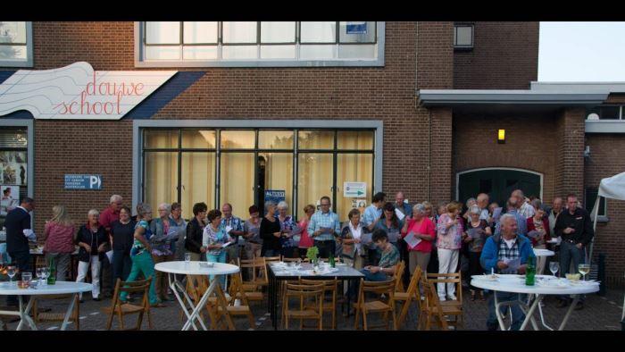 Startweekend 2014 Hart voor mensen die buiten de kerk staan U ziet het logo van de Stichting Ontmoeting die er in Rotterdam is, voor mensen die aan de rand van onze samenleving staan.