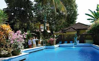 totaal 38 kamers en type kamers zijn: Deluxe kamer Suite kamer Villa met 1 slaapkamer. Dit Balinees ingericht hotel ligt direct aan het strand van Sanur.