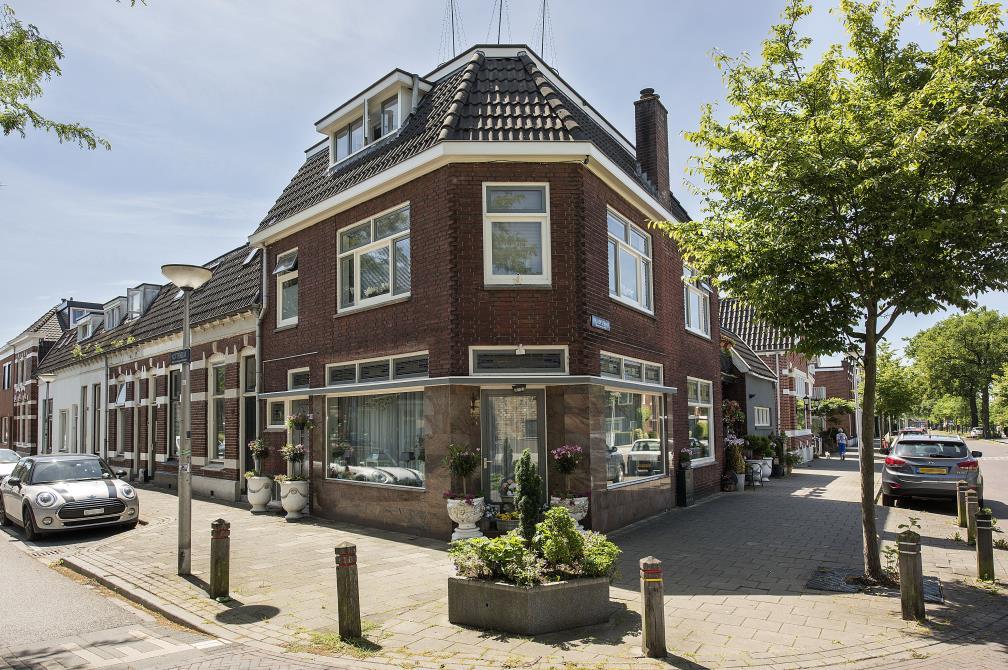 Kottendijk 119 Enschede BEREIKBAARHEID Het object is gelegen nabij de Singels van Enschede en derhalve goed bereikbaar.