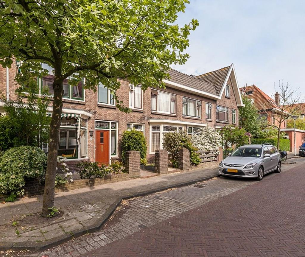 Samen met de eigenaar van de woning hebben wij deze brochure zorgvuldig voor u samengesteld, zodat u zich uitgebreid kunt verdiepen in alle mogelijkheden die de woning biedt. Is er voldoende ruimte?