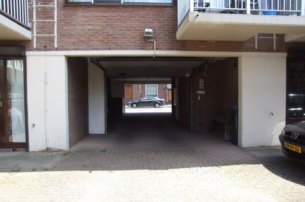 Kruisstraat 68 6411 BW Heerlen Inleiding Op slechts 5 minuten loopafstand van het bruisende stadscentrum van Heerlen, APG, winkels en diverse voorzieningen, ligt dit fraai instapklare appartement ca.