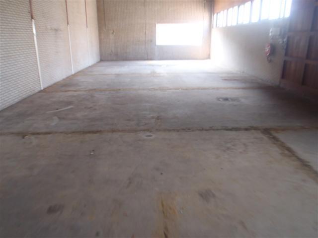 Foto 1: Inpandige betonvloer Foto 2: overzicht onderzoekslocatie Foto 3: overzicht onderzoekslocatie