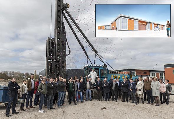Op 12 april was er opnieuw een eerste paal te vieren van een nieuwbouwcomplex. Wethouder Henk Dokter sloeg de officiële paal voor vijf grote bedrijfsruimten aan de Florijnstraat.