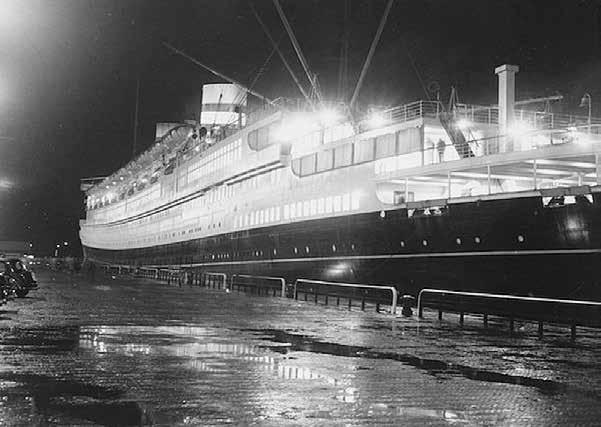 Pilkes Papendrecht) 28.006h: De Nieuw Amsterdam noodgedwongen naar en in de Coenhaven van Amsterdam; 8 11 november 1952.