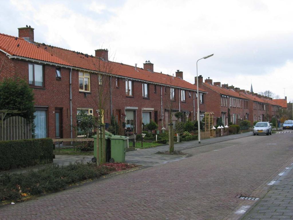 Gebied 5: Burgemeester Moorsstraat Woonwijk in traditionele blokverkaveling niveau 2 Bebouwing De bebouwing bestaat uit rijtjeswoningen (max.