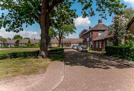 Voortuin De voortuin is geheel bestraat en biedt u een uitzicht op de speeltuin. Prinsenbeek behoort tot de gemeente Breda doch heeft zijn dorps karakter weten te behouden.