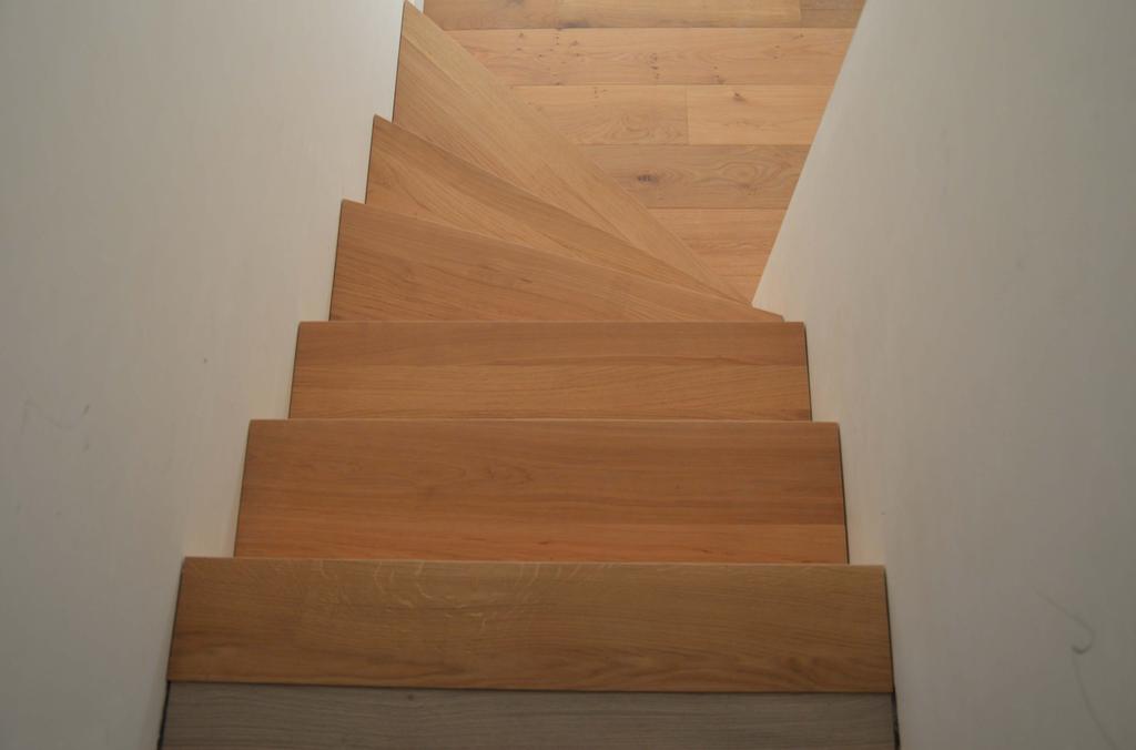 Ons vakgebied Wij zijn gespecialiseerd in het vervaardigen van houten trappen.