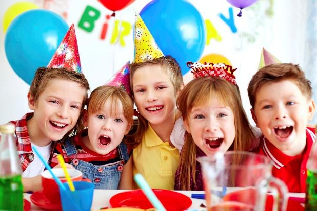 ANDERE PRAKTISCHE ZAKEN EEN VERJAARDAG VIEREN Bij een verjaardag mag er een droge cake of iets lekker gezond
