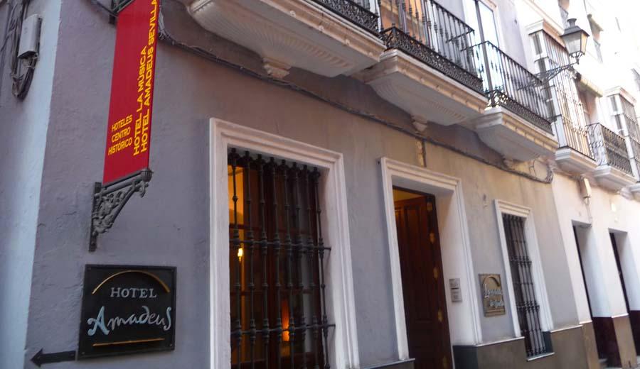 Amadeus La Música Hotel Amadeus La Música in Sevilla staat volledig in het teken van klassieke muziek. We waren verrast door de heel eigen en originele stijl.
