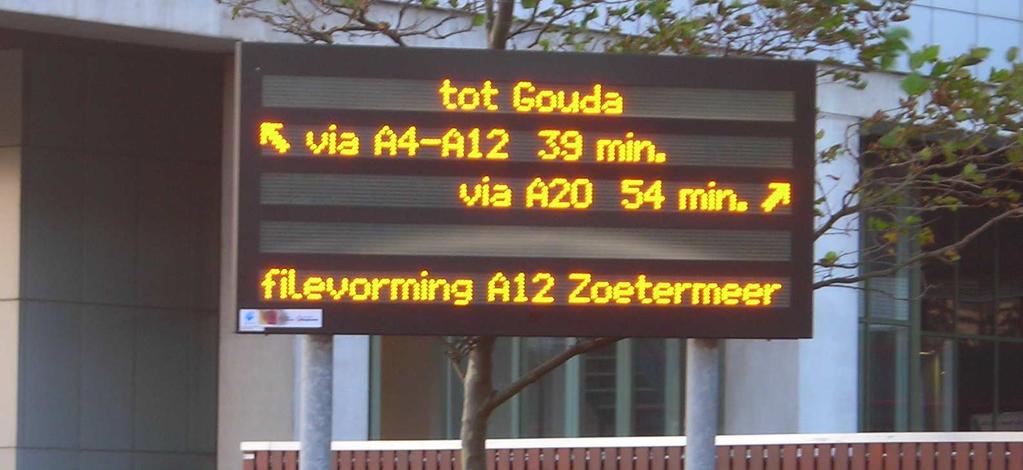 2.3 DRIP op veilingterrein Figuur 6 DRIP op veilingterrein Op het veilingterrein staan sinds de zomer van 2007 twee dynamische route informatiepanelen (DRIP s), zie figuur 6.