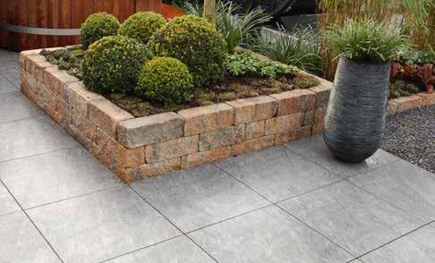 STONE Design: Natuursteen De Stone tegel heeft een speelse uitstraling en is geïnspireerd door de kleurschakering van natuursteen. Geschikt voor terras en looppaden.