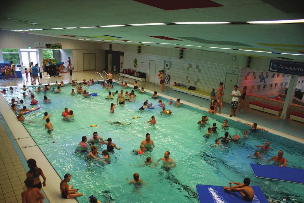 Bestuur VANUIT HET BESTUUR: SPETTERFEEST 2015 5 juli was er weer een gezellig zwemspektakel voor alle leden met hun familie en vrienden namelijk het Spetterfeest.