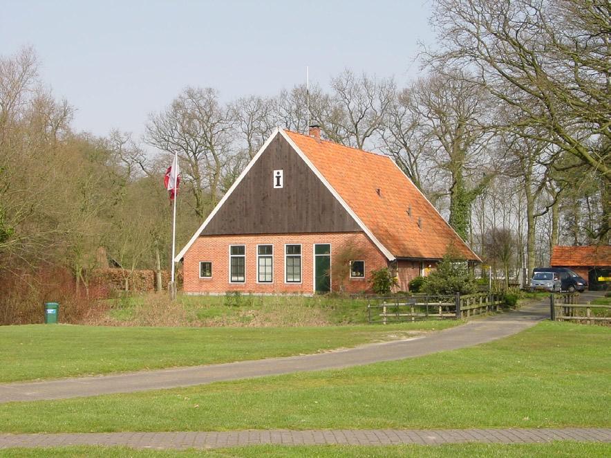 De oorspronkelijke boerengebouwen hebben hun boerderijvorm behouden, en zijn daardoor ondanks hun nieuwe functie nog goed te herkennen.