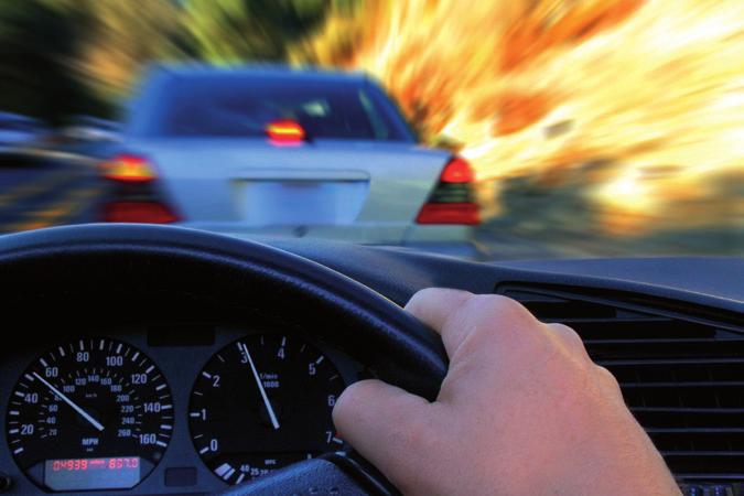 Door gebruik te maken van wegdetectie technologie wordt een waarschuwing gegeven als de bestuurder de rijbaan verlaat zonder gebruik te maken van de
