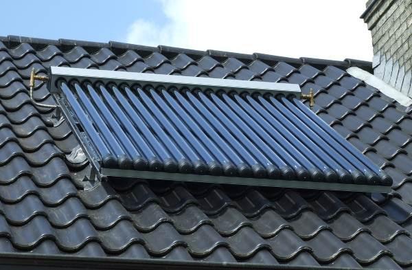 Om verrommeling van het dakvlak tegen te gaan, wordt in de richtlijnen aangegeven dat per dakvlak maximaal 1 type zonnepaneel en 1 type zonnecollector geplaatst kan worden.