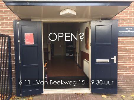 In het autootje, de organistenbank, daar helemaal links boven. Trouwens het is ook de kerk waar mijn vader kerkte. Hij komt uit de stad. En de kerk waar wij getrouwd zijn.