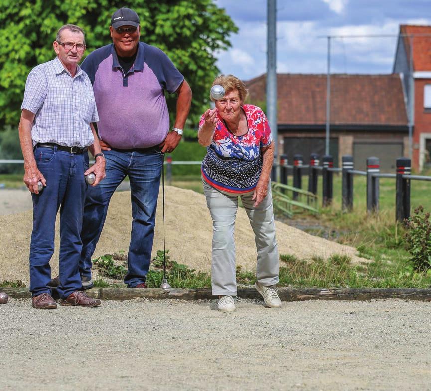 be) Kinderen uit een Heuvellands gezin waarvan het gezinshoofd: - een ziekte of invaliditeitsuitkering trekt - een werkloosheidsvergoeding ontvangt info - van het leefloon geniet - onder budgettaire