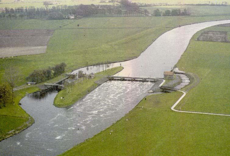 4.7 Overijsselse Vecht De Overijsselse Vecht (was de eerste grotere rivier in Nederland waar een complete serie vistrappen langs alle stuwen zijn aangelegd in de jaren 8 en 9 van de vorige eeuw.