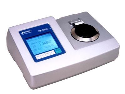 Digitale refractiemeting Naast de handmatige zijn er ook digitale refractometers.