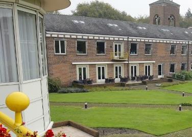 Onderweg krijgt u alles te horen over het gebied, de Maas en de scheepvaart. We varen o.a. langs de haven van Wanssum, het landgoed Geysteren, het dorpje Maashees, de hoogwatergeul in aanleg bij het buurtschap Aijen en uiteraard het mooie Leukermeer.