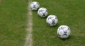 Schoolvoetbal De jongens en de meiden spelen op woensdagmiddag 5 april het schoolvoetbaltoernooi. Het toernooi wordt weer gespeeld bij v.v. Hollandscheveld, Schoonhovenweg 1 A.