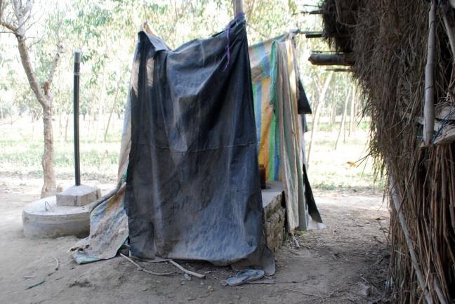 Zelf latrines bouwen, met ondersteuning van Rode Kruisvrijwilligers Hun toilet bouwen, dat doen de mensen zelf. Ze moeten de nood aan een toilet begrijpen en voelen.