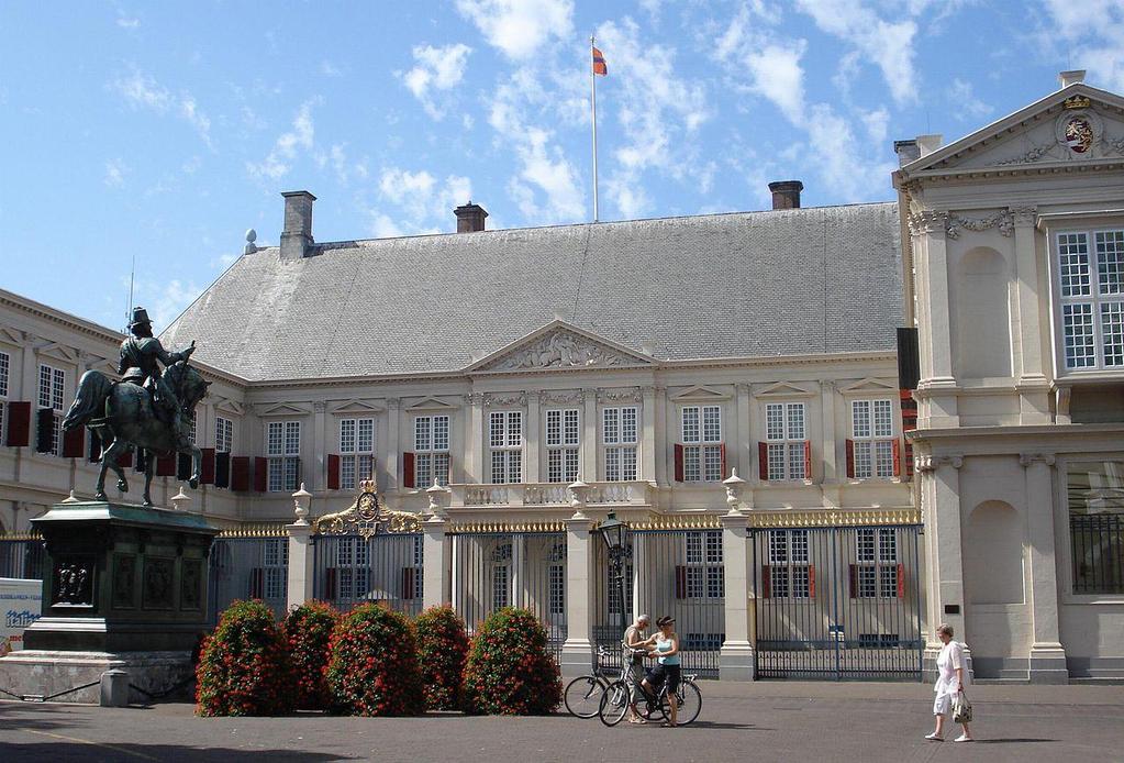 00 uur geboren op Paleis Noordeinde in Den Haag.