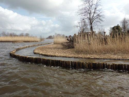 Onderhoud oevers in Reeuwijk gestart Publicatiedatum : 26 maart 2012 In de afgelopen periode is in opdracht van Rijnland het onderhoud uitgevoerd van ruim anderhalve kilometer natuurvriendelijke