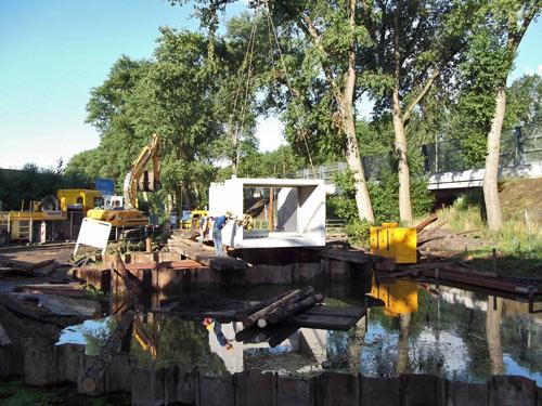Door de polders af te koppelen komt dit niet meer in de Reeuwijkse Plassen terecht, waardoor de waterkwaliteit in de plassen verbetert.