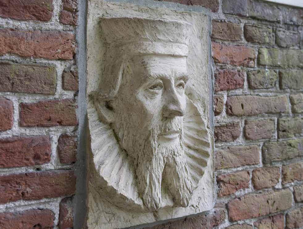 C Paradijsbrug Volgens taaldeskundige Joannes Goropius Becanus (1519-1572) is het Nederlands de enige taal die van de oertaal afstamt.