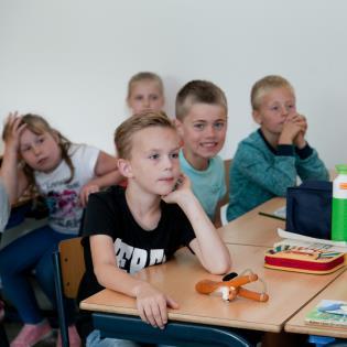 Zo zijn we in de eerste weken bezig met allerlei speciale activiteiten om de groepsvorming te stimuleren. Personalia We heten juf Laura van harte welkom in ons midden.