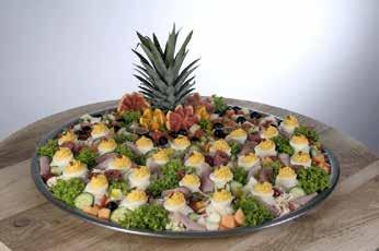 En salade van de Vluchtheuvel is feestelijk verzorgd met heerlijke verse ingredienten. Een variatie op uw buffet of gewoon tussendoor op uw feestje.