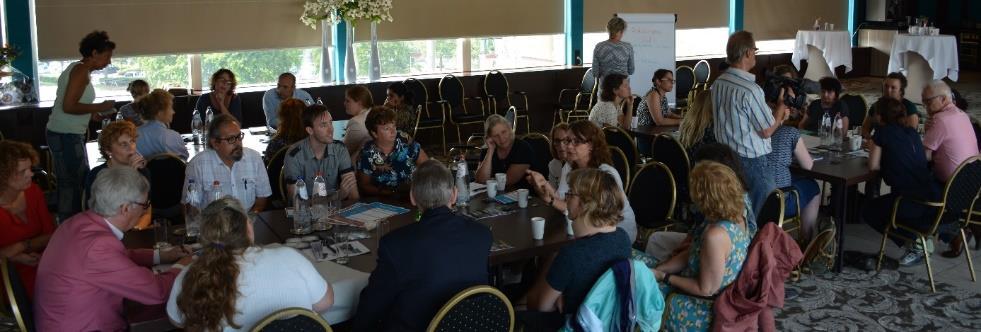 Aan drie tafels wordt enthousiast en gemotiveerd gediscussieerd. Over knelpunten voor werkzoekenden én mogelijke oplossingen.