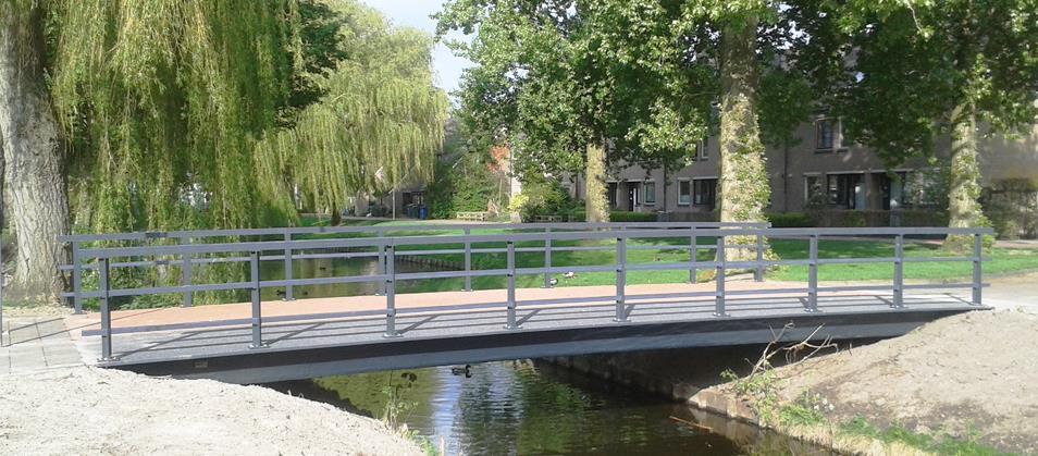 Afbeelding 4 Planverbeelding De Wiken De Venen met situering brug (rode arcering) 3.2 Beeldkwaliteit Het bouwplan past binnen de nu geldende welstandscriteria, die voor het gebied gelden. 3.3 Welstand Het plan is beoordeeld door de welstandscommissie en akkoord bevonden.