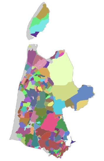 39 Figuur 21 Boezemgebieden en direct naar het buitenwater afvoerende gebieden (groen) (links) en polders (rechts) Tweederde van de polders is voor de afvoer van overtollige neerslag afhankelijk van