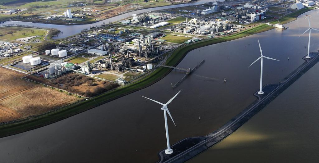 Fotografie Koos Boertjens Multifunctionele industriehaven: Delfzijl Het gaat goed met de multifunctionele industriehavens in Nederland.