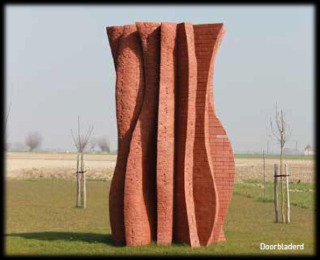 Matthias Vanderhauwaert, directeur Joke Despeghel, sociale dienst Sofie Dhont, onthaal en administratie Chantal Vandenbulcke, hoofd bewonerszorg Dimitri Verschoore, teamverantwoordelijke t Klokhuis