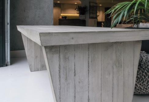 een Concrete Jungle tafelblad combineren met industriële stalen
